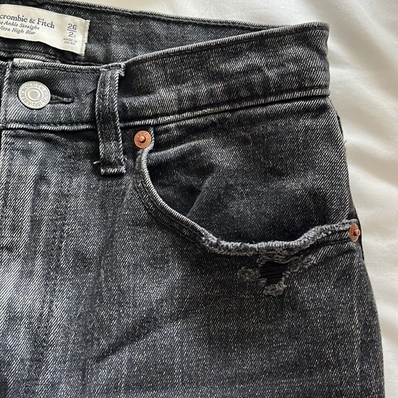 Abercrombie denim - distressed, straight leg crop, curve love. Washed black - Picture 4 of 5